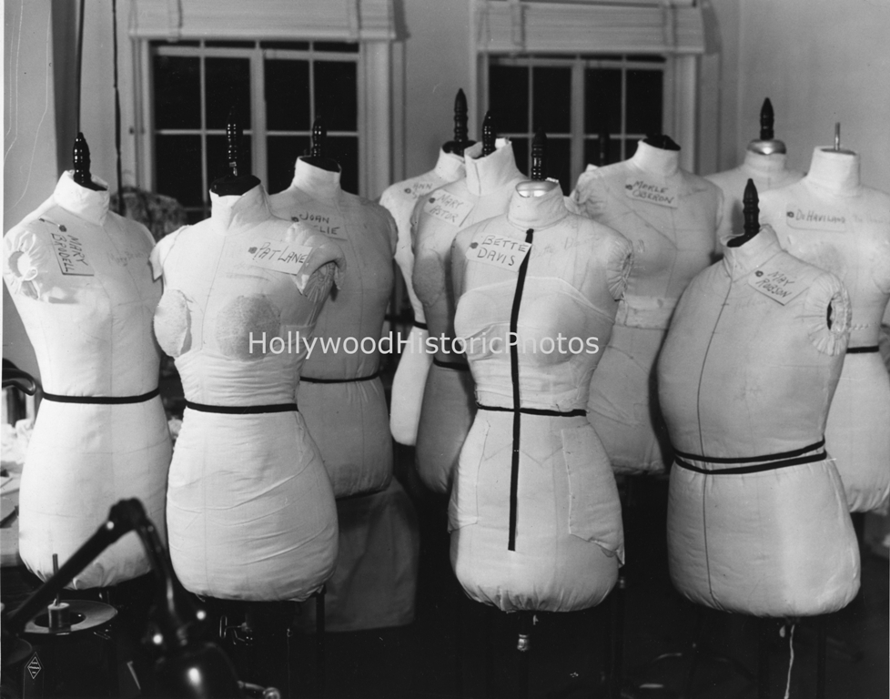Warner Bros. figure forms 1941.jpg